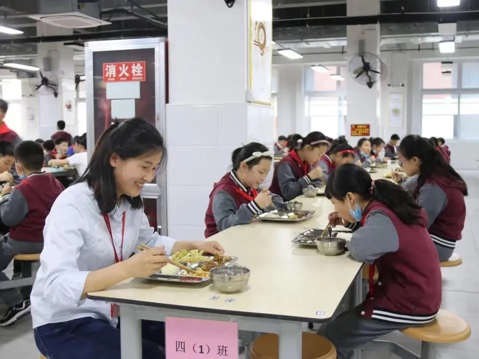 学校食堂承包